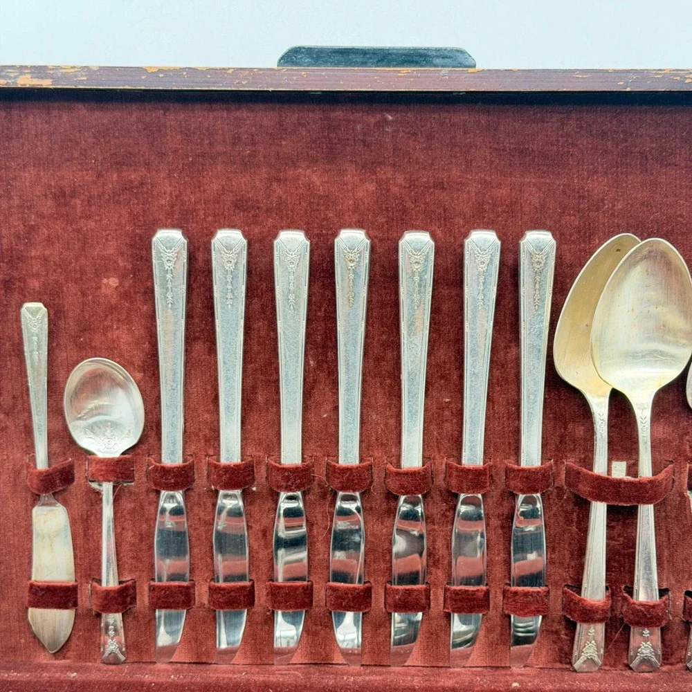 Oneida Community Milady Silverplate Flatware Set 51pc with Wood Case Vintage